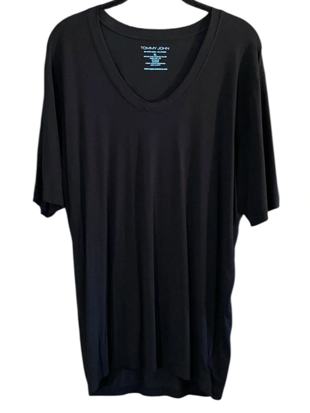 Tommy John Men's XL Undershirt Black Second Skin Deep V-Neck Stay-Tucked